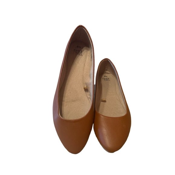Time and Tru 6.5 Nude Round Toe Flats - Picture 1 of 5